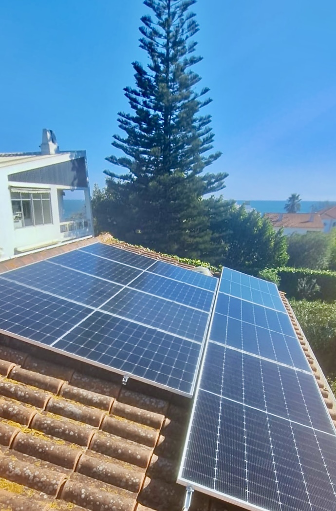 Instalação solar — Art4You Carcavelos Suites
